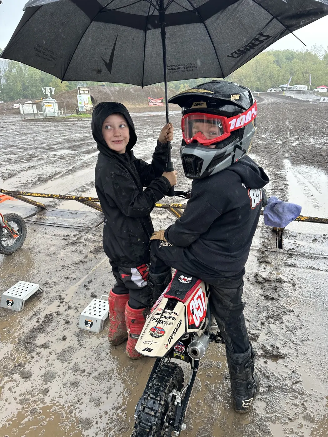 BarBanger Club MX riders at the track