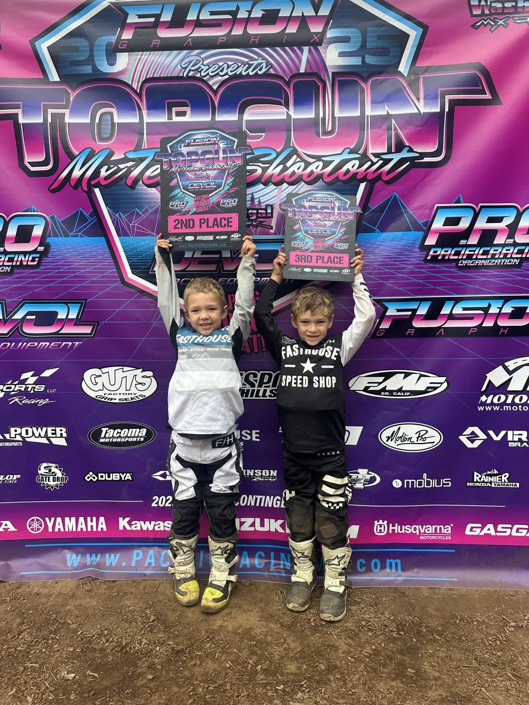 BarBanger Club MX riders at the track